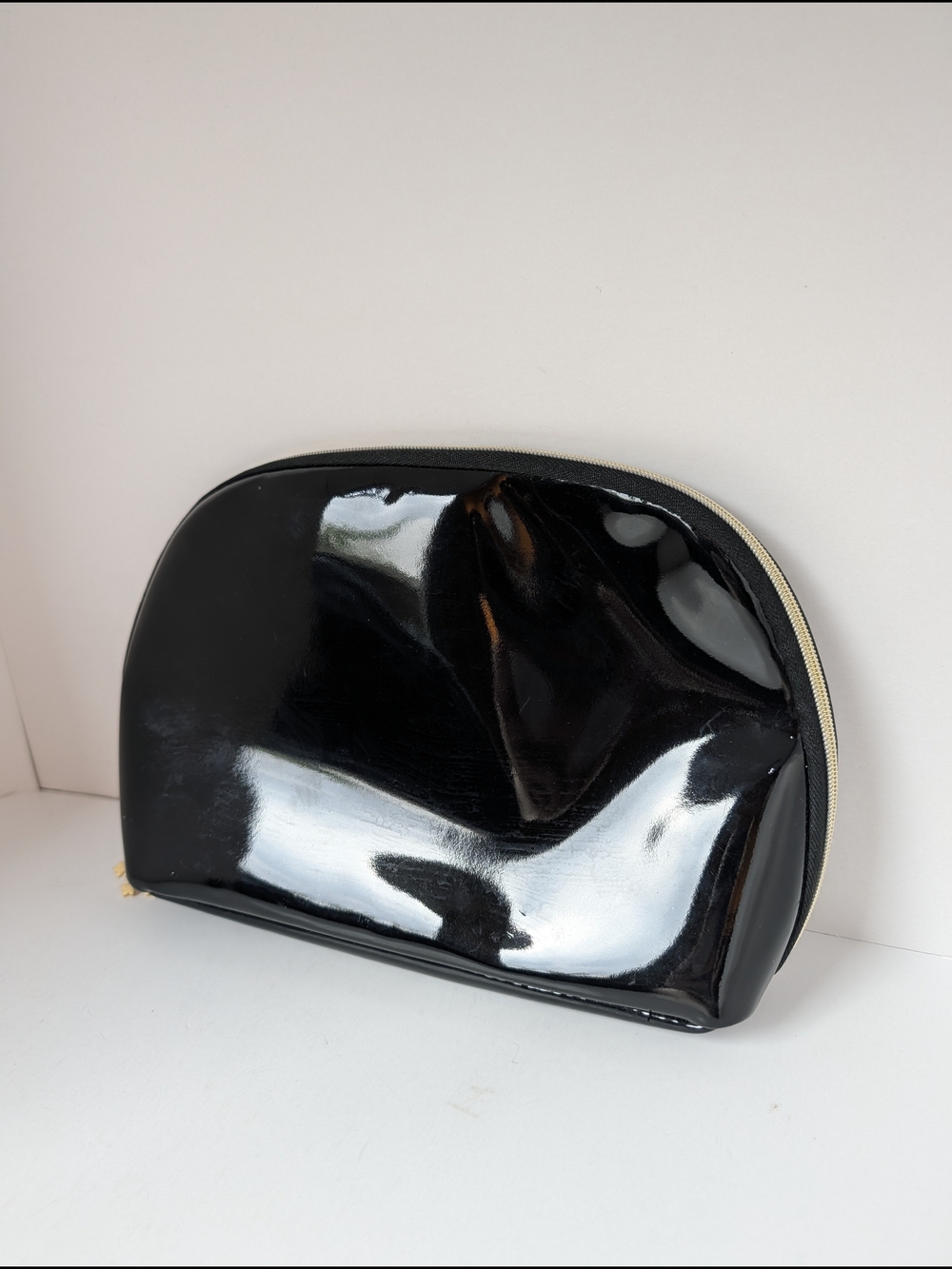 Chanel Beauté Black Patent Vinyl Cosmetic Pouch - Picture 3 of 7